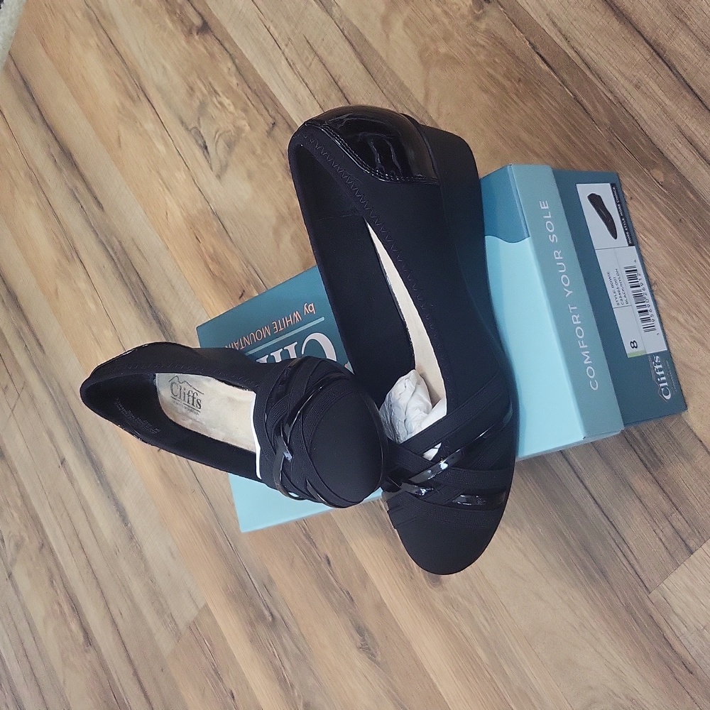 Cliffs by WHITE MOUNTAIN Black Bowie Wedge Cushioned Insole Shoe